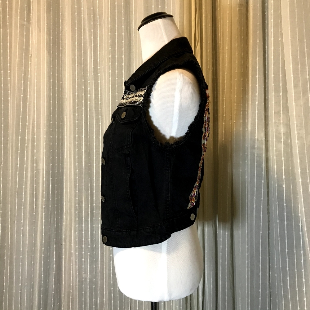 H&M Black Vest with Multicolor Pattern - Picture 5 of 8
